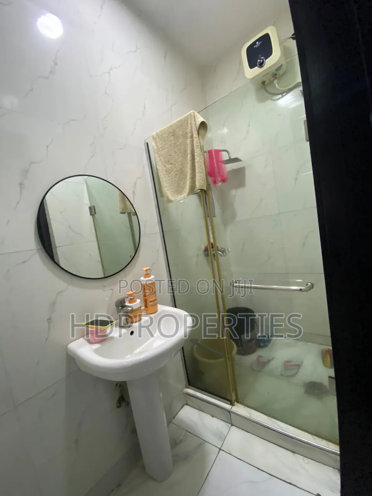 1bdrm Shared Apartment in Royal Pine, Lagos Island / Lagos Island