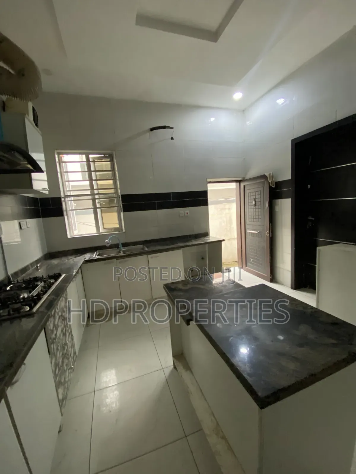 1bdrm Shared Apartment in Royal Pine, Lagos Island / Lagos Island