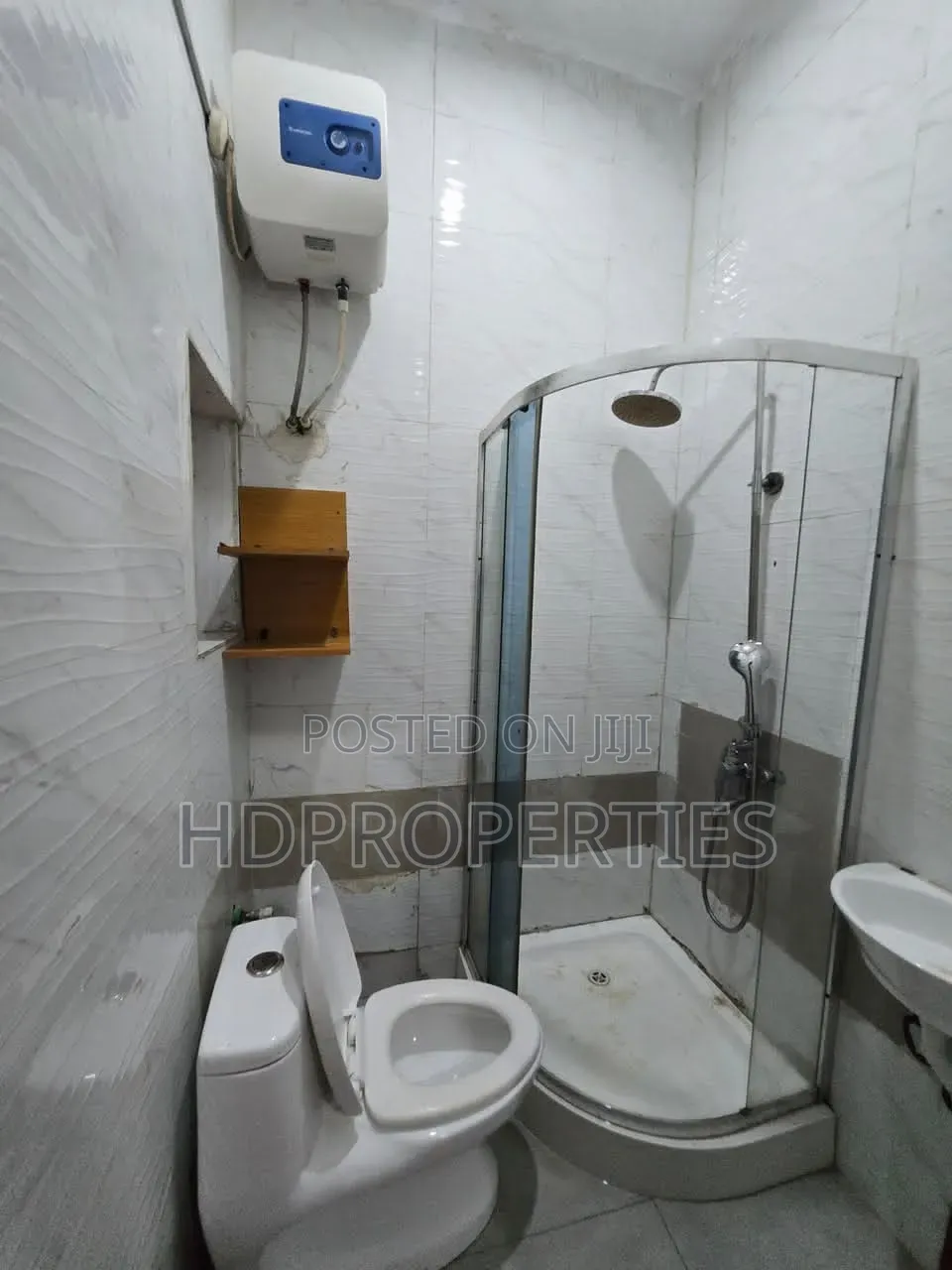 1bdrm Shared Apartment in Jadeville Estate, Lagos Island / Lagos Island