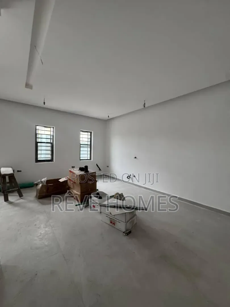 4bdrm Duplex in Obanikoro for sale