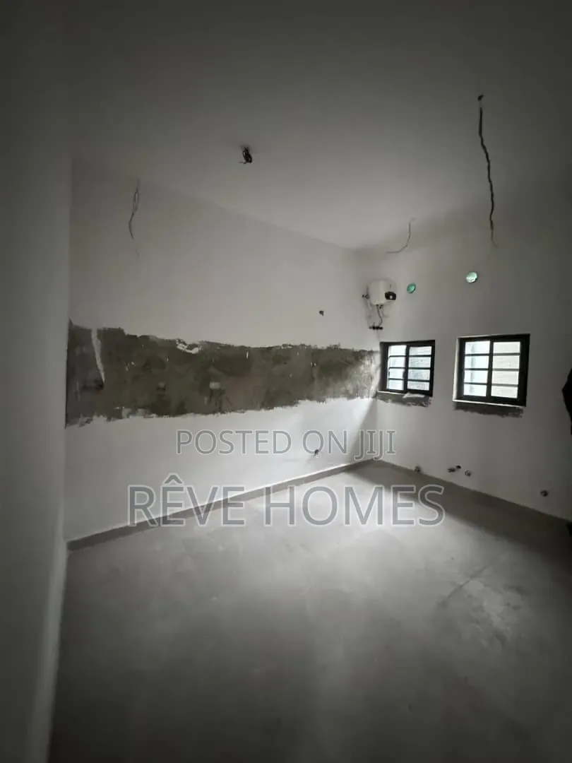 4bdrm Duplex in Obanikoro for sale