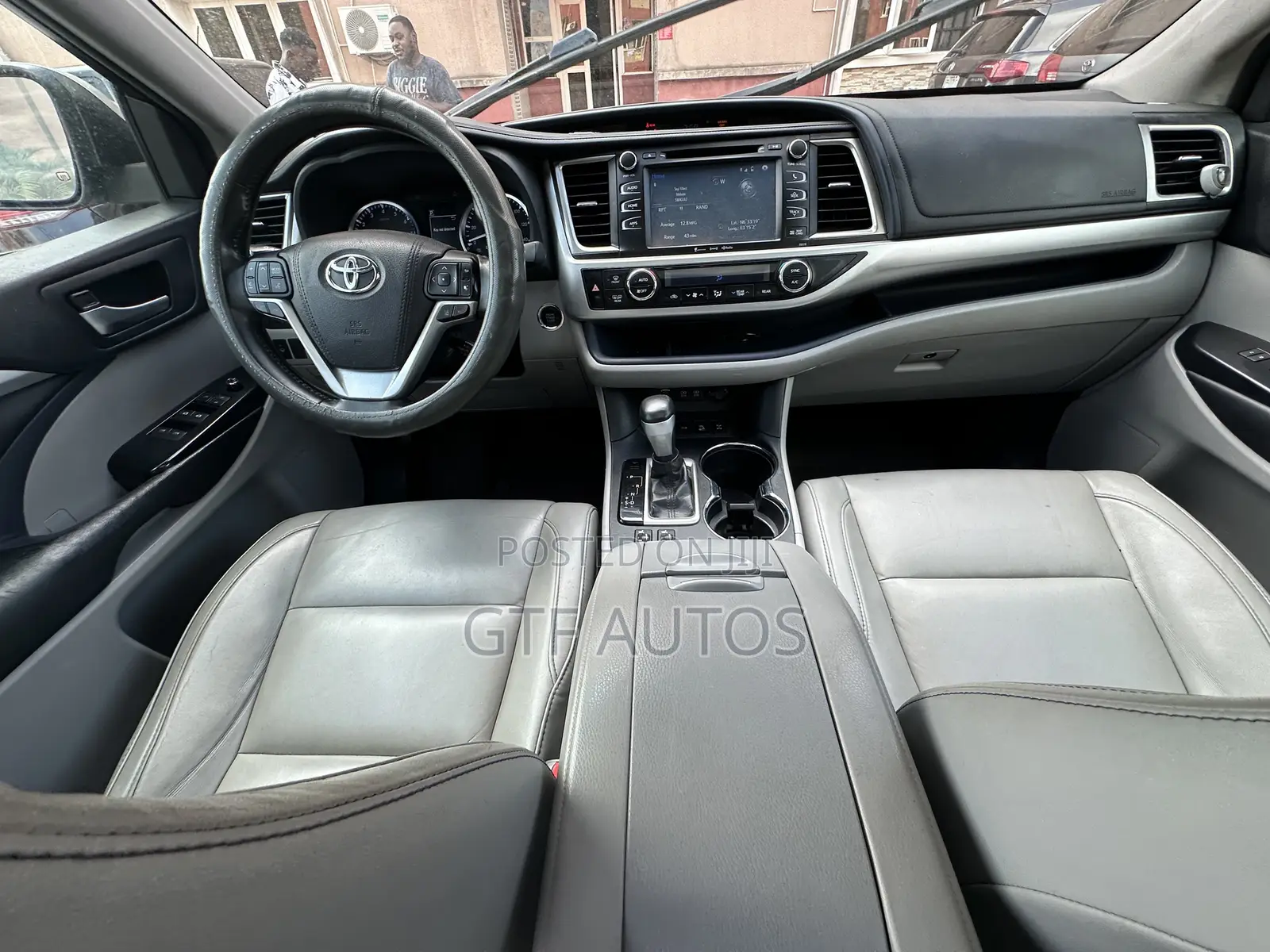 Toyota Highlander XLE 4x4 V6 (3.5L 6cyl 8A) 2018 Silver