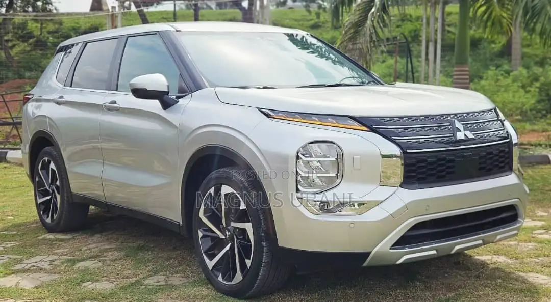 Mitsubishi Outlander SE 2024 Green