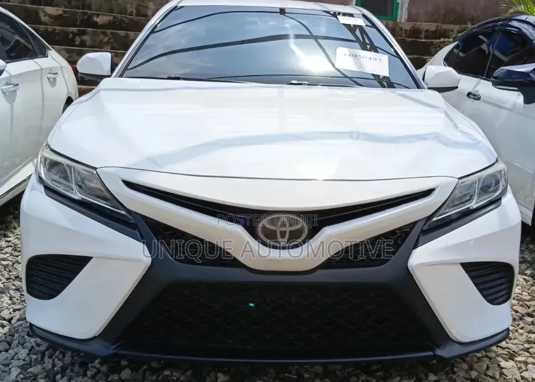 Toyota Camry SE FWD 2020 White