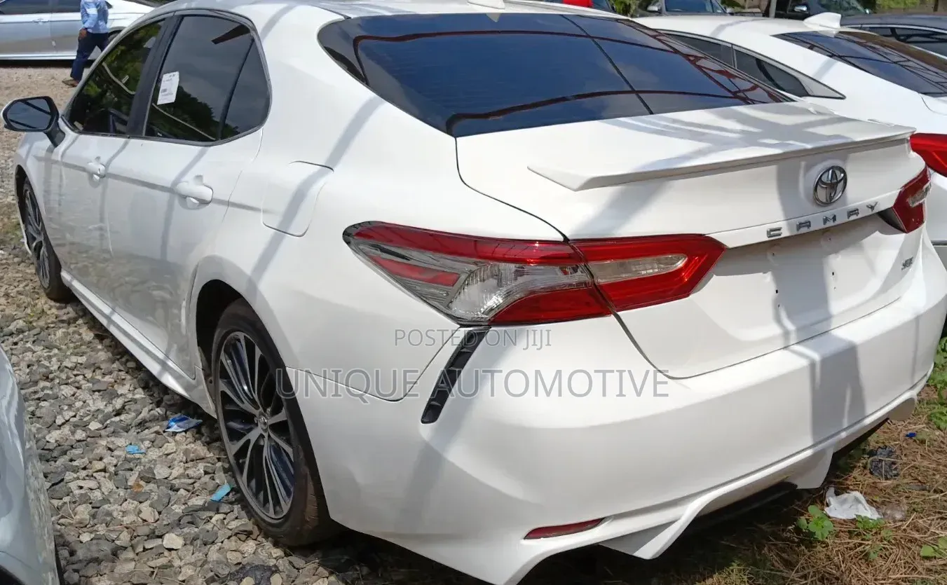 Toyota Camry SE FWD 2020 White