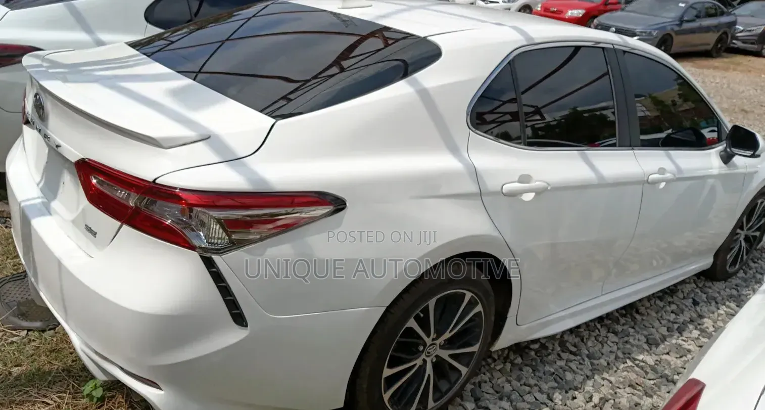 Toyota Camry SE FWD 2020 White