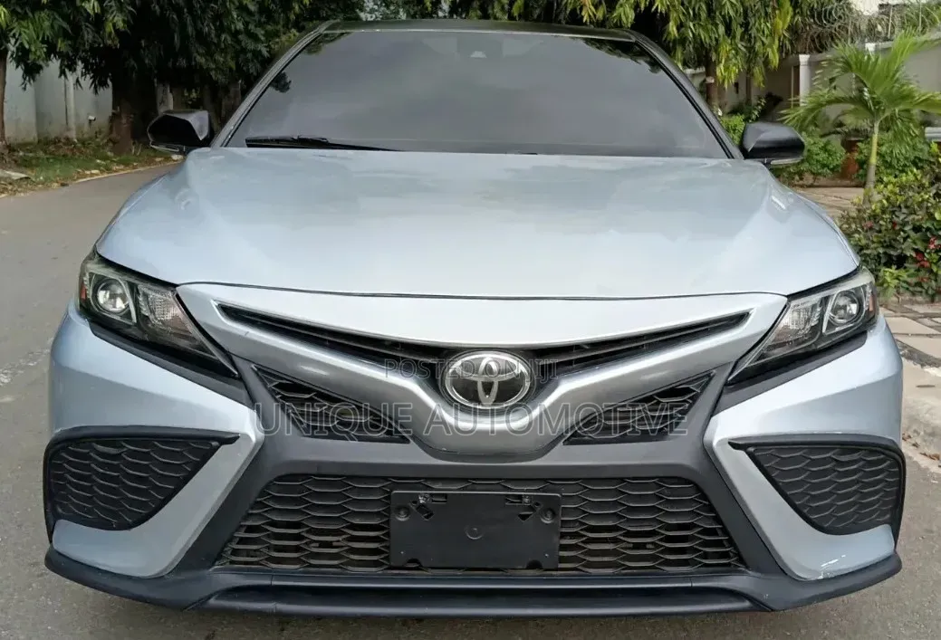 Toyota Camry 2022 Silver