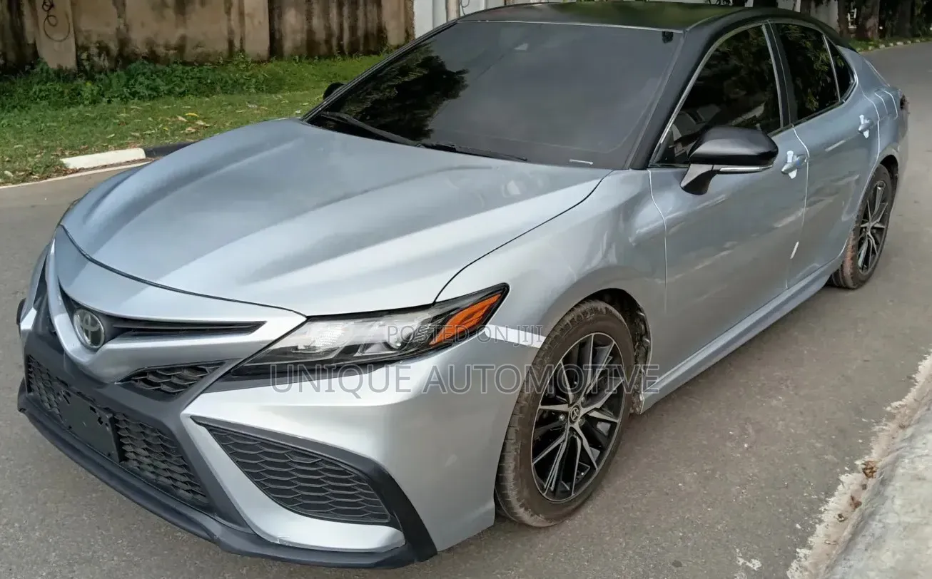 Toyota Camry 2022 Silver
