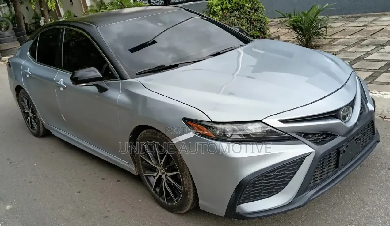 Toyota Camry 2022 Silver