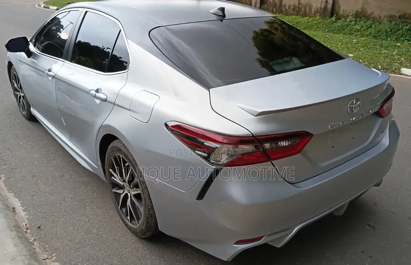 Toyota Camry 2022 Silver
