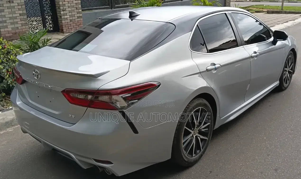 Toyota Camry 2022 Silver