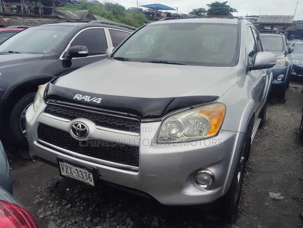 Toyota RAV4 2011 Silver