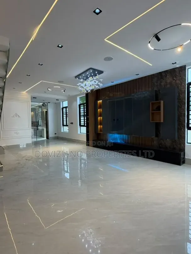 5bdrm Duplex in Chevron for sale