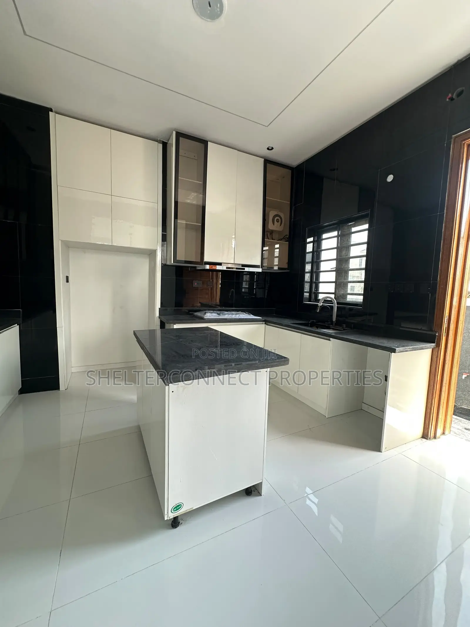 4bdrm Duplex in Ikota Gra Lekki for rent