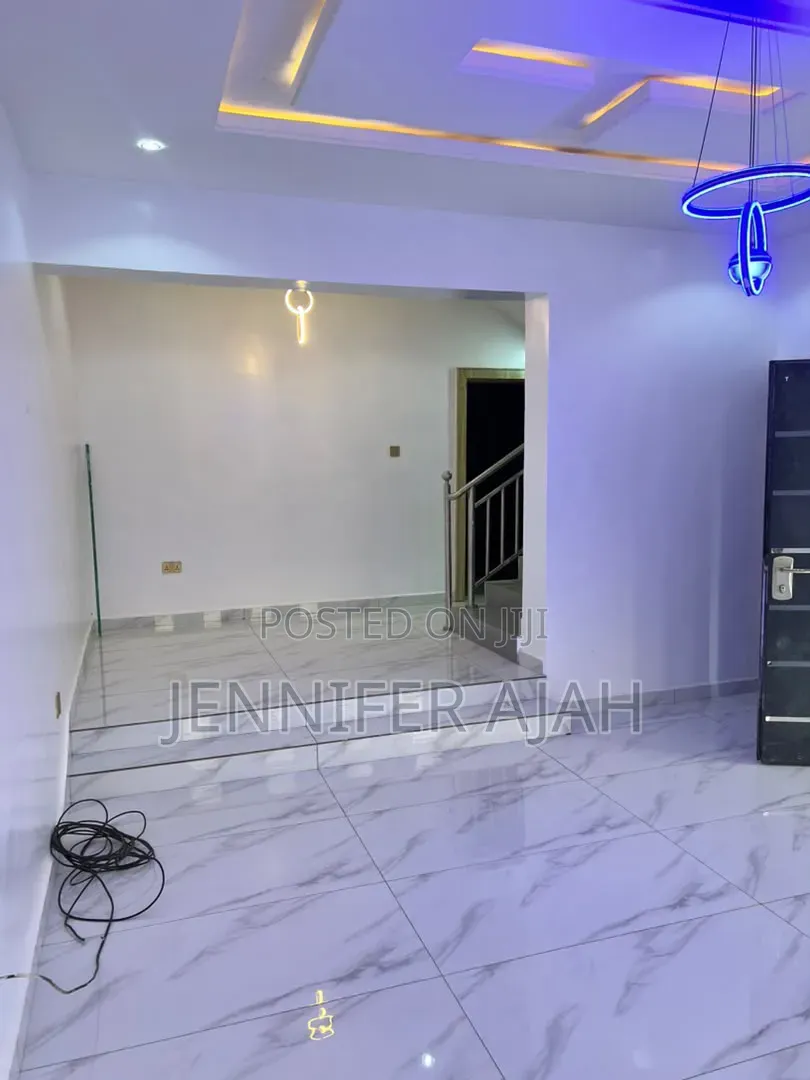 5bdrm Duplex in In Main Guzape for sale