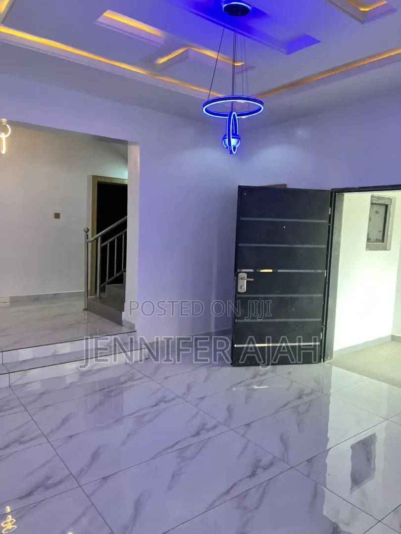 5bdrm Duplex in In Main Guzape for sale