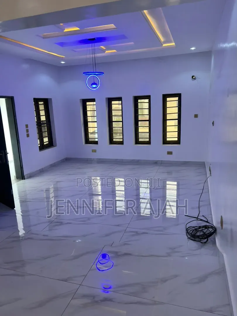 5bdrm Duplex in In Main Guzape for sale