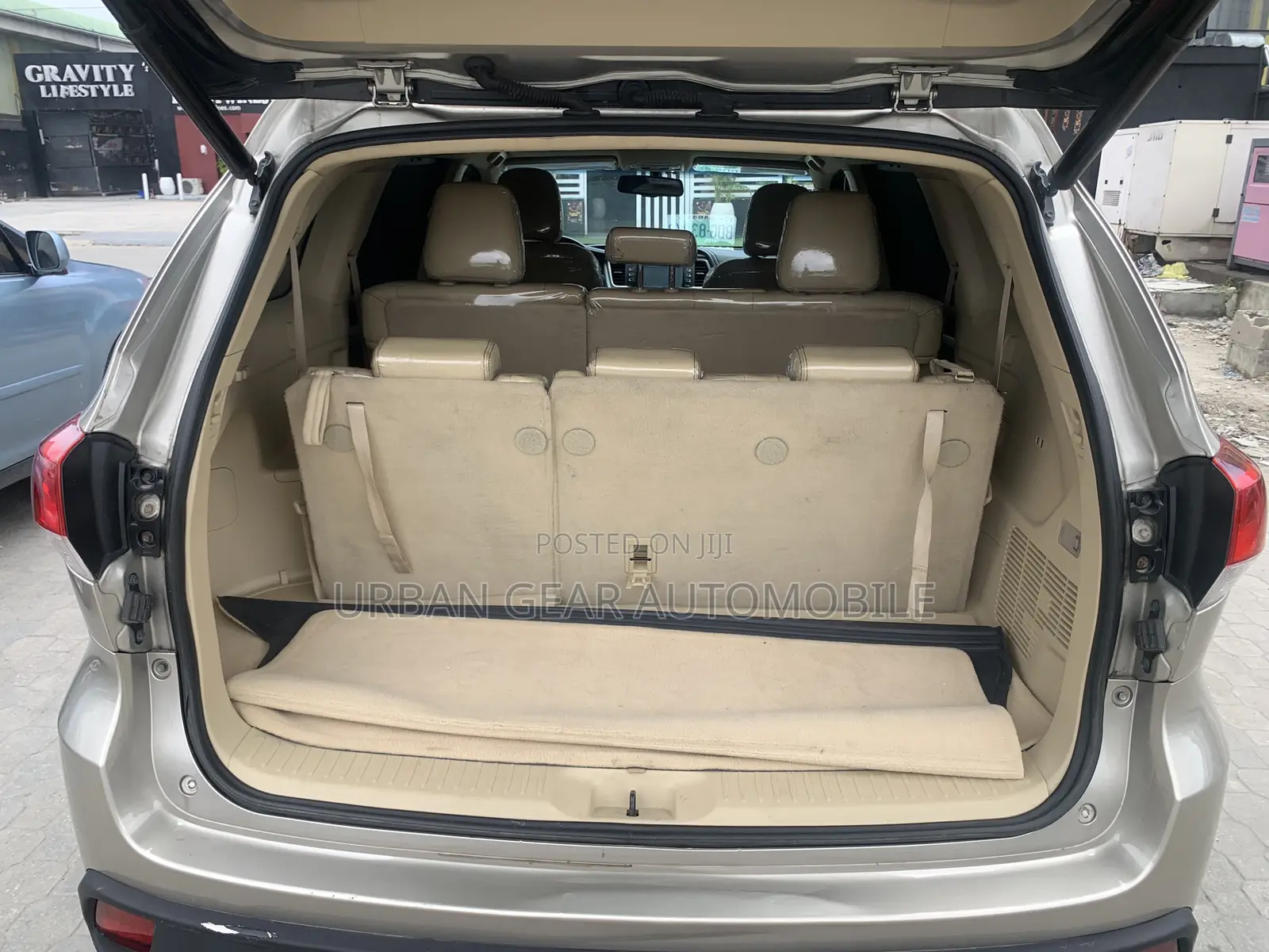 Toyota Highlander XLE 4x4 V6 (3.5L 6cyl 8A) 2017 Gold