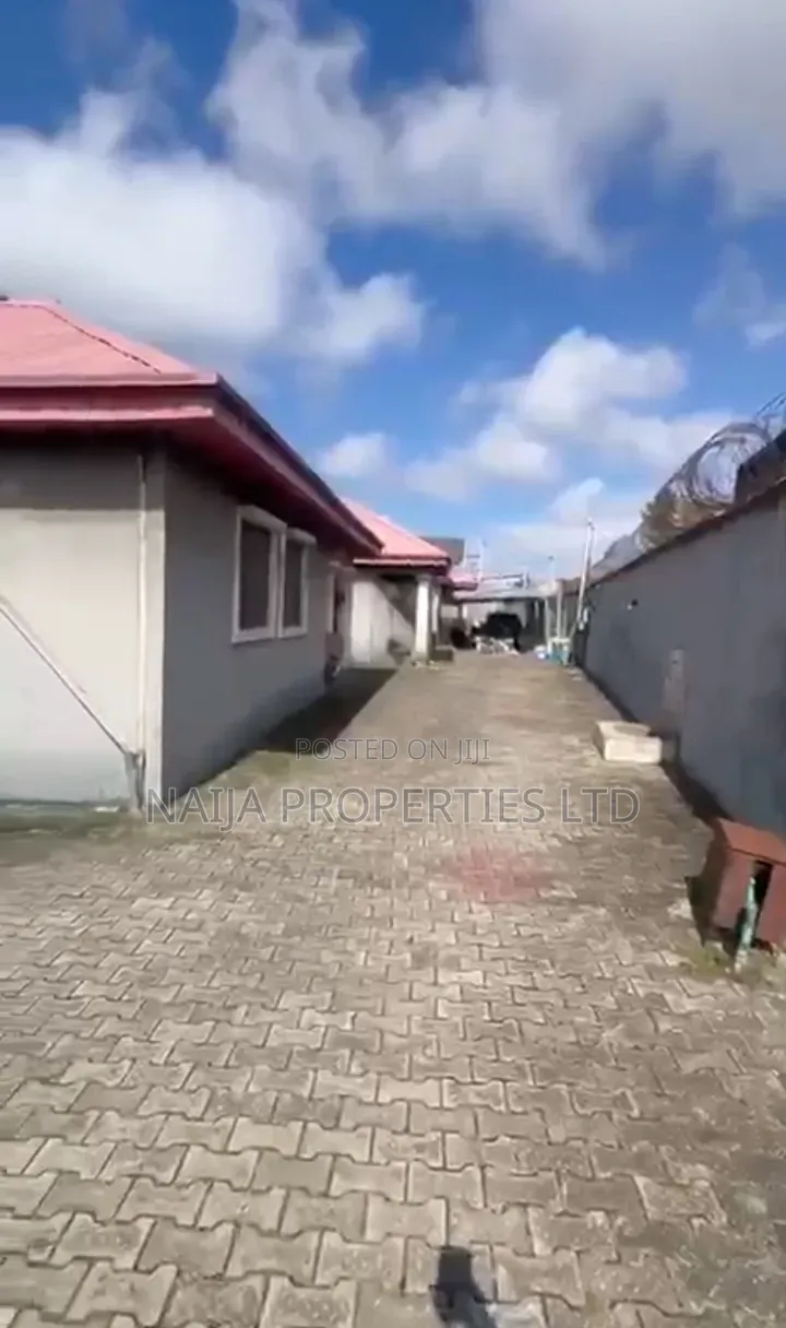 3bdrm Bungalow in Thomas Estate for rent