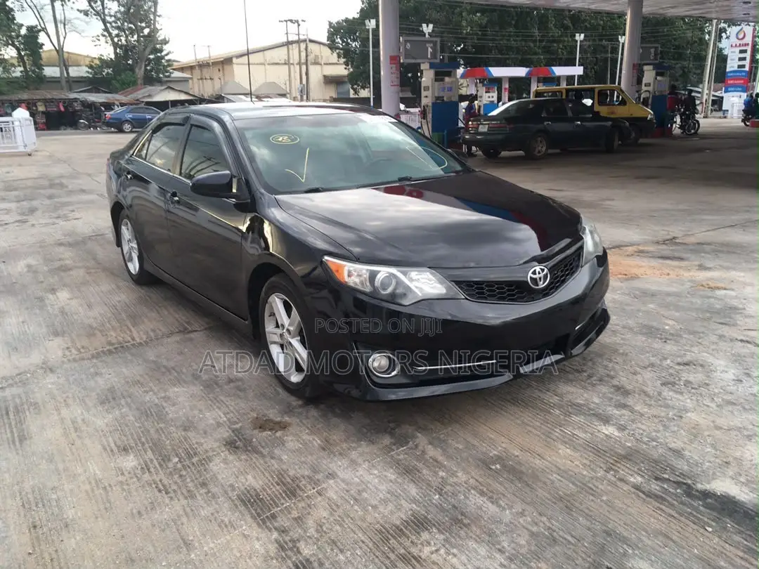 Toyota Camry SE 4dr Sedan (2.5L 4cyl 6A) 2014 Black