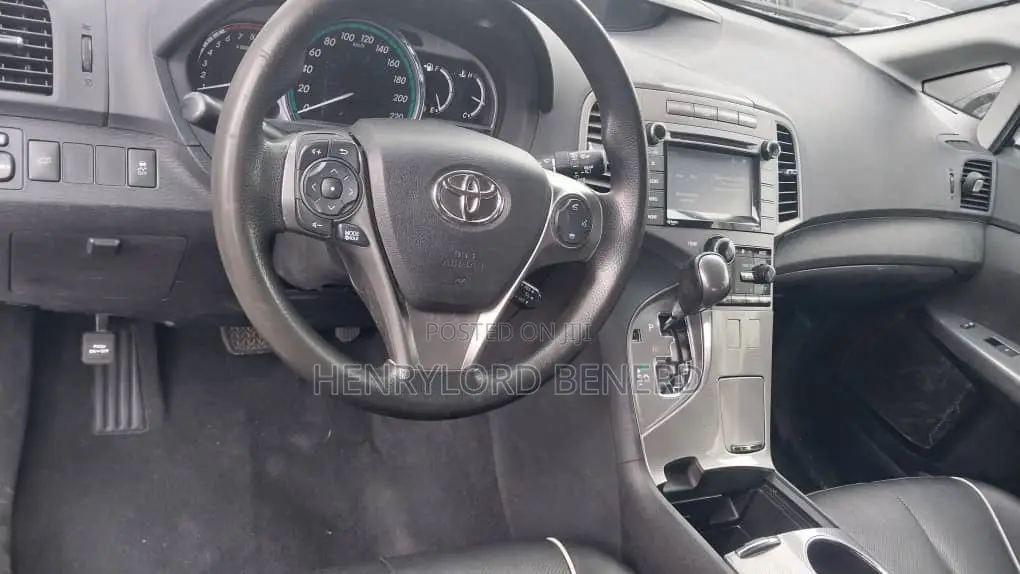 Toyota Venza XLE 2015 White