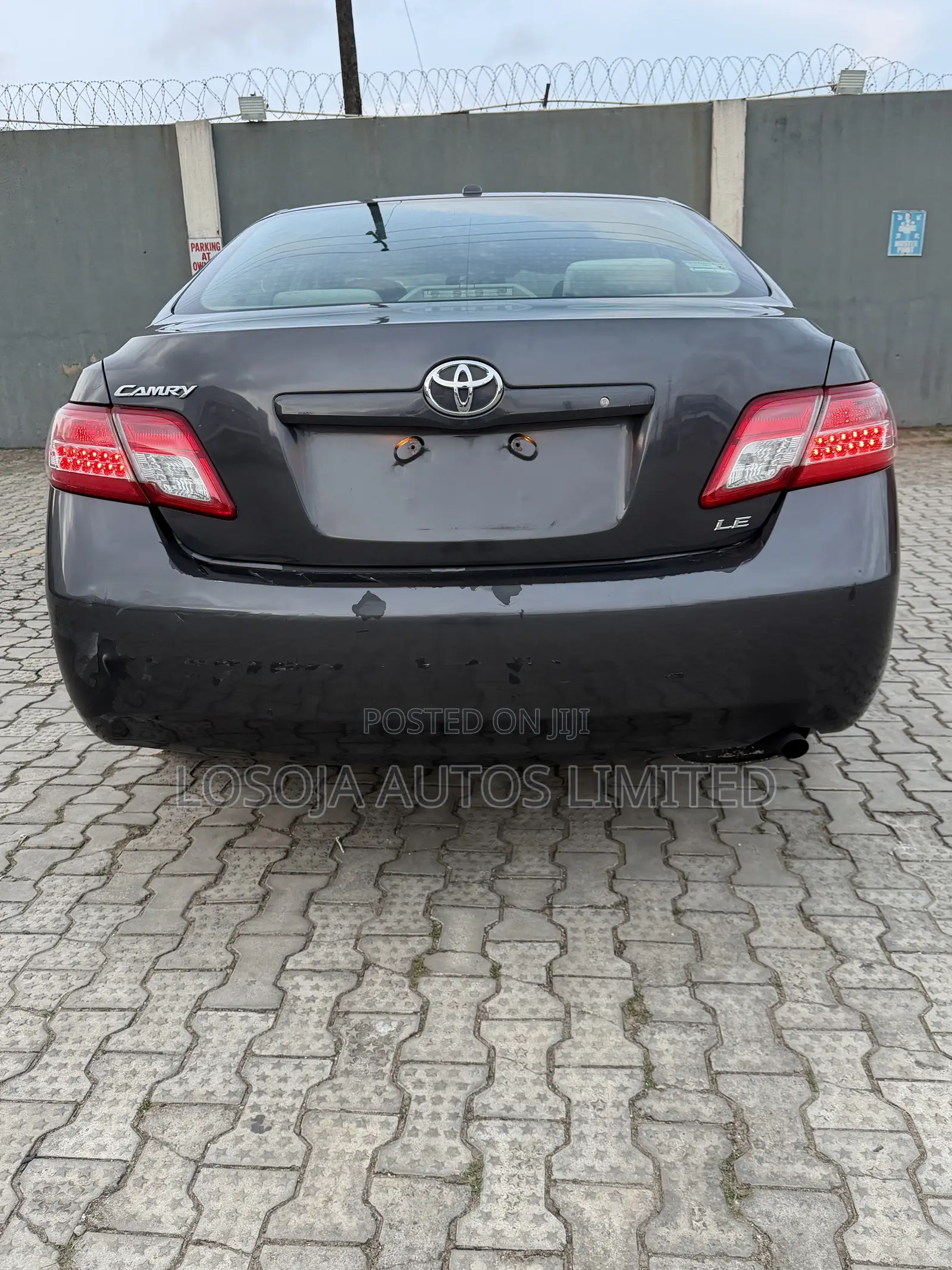 Toyota Camry LE 4dr Sedan (2.5L 4cyl 6AM) 2010 Gray