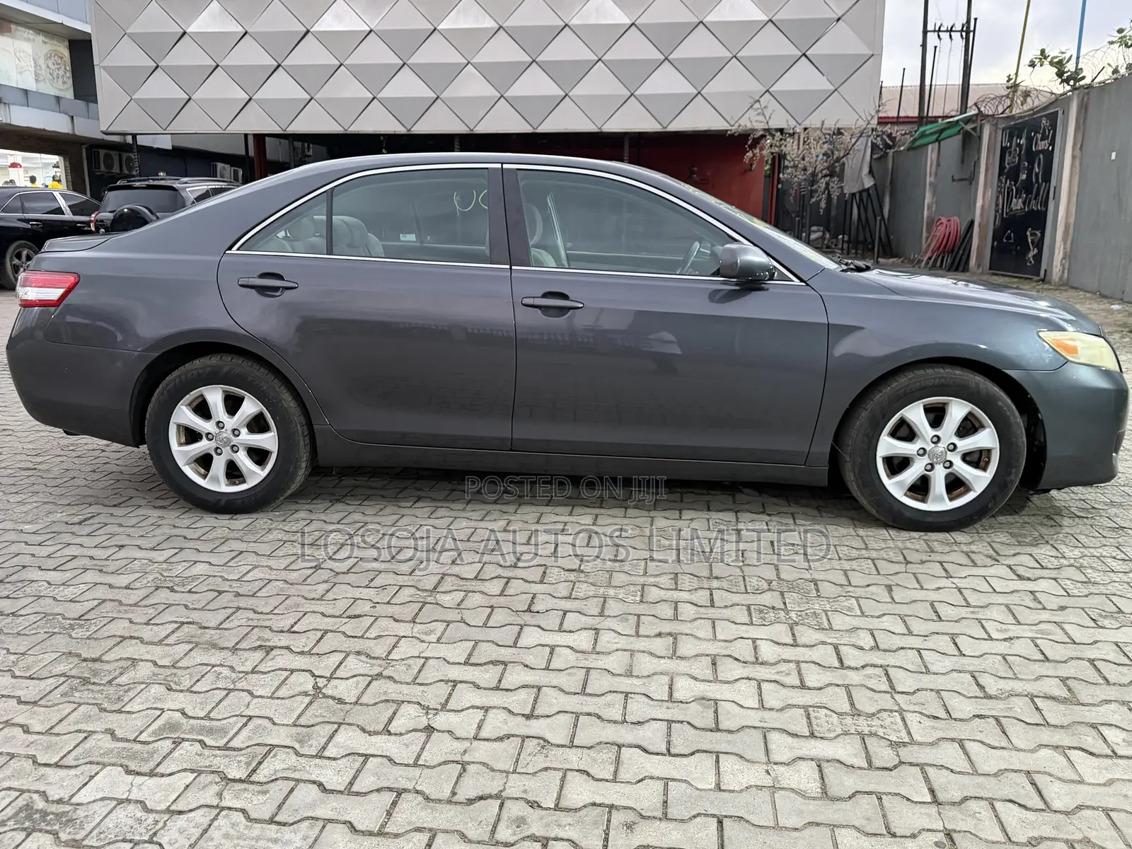 Toyota Camry LE 4dr Sedan (2.5L 4cyl 6AM) 2010 Gray