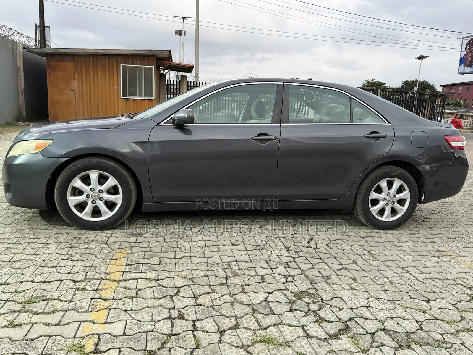 Toyota Camry LE 4dr Sedan (2.5L 4cyl 6AM) 2010 Gray