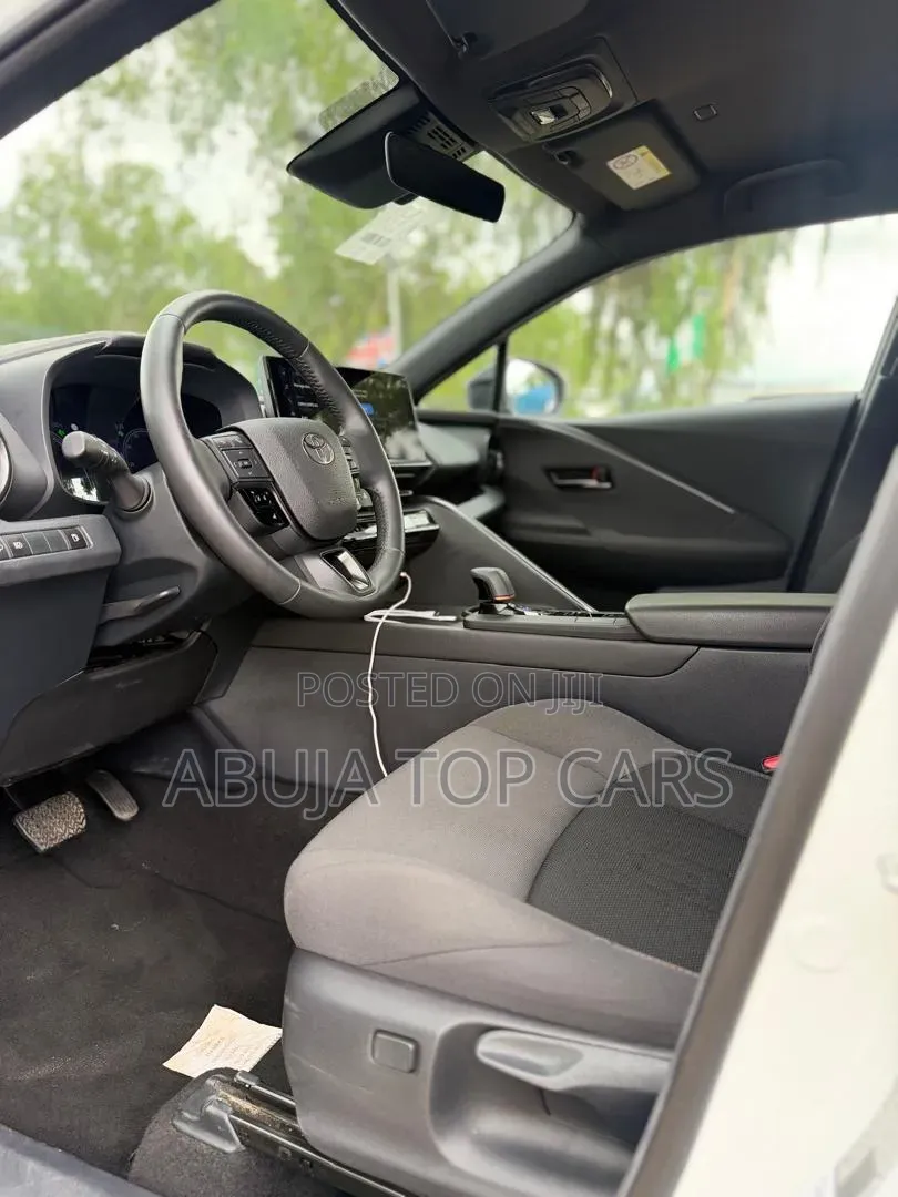 Toyota C-HR 2025 White