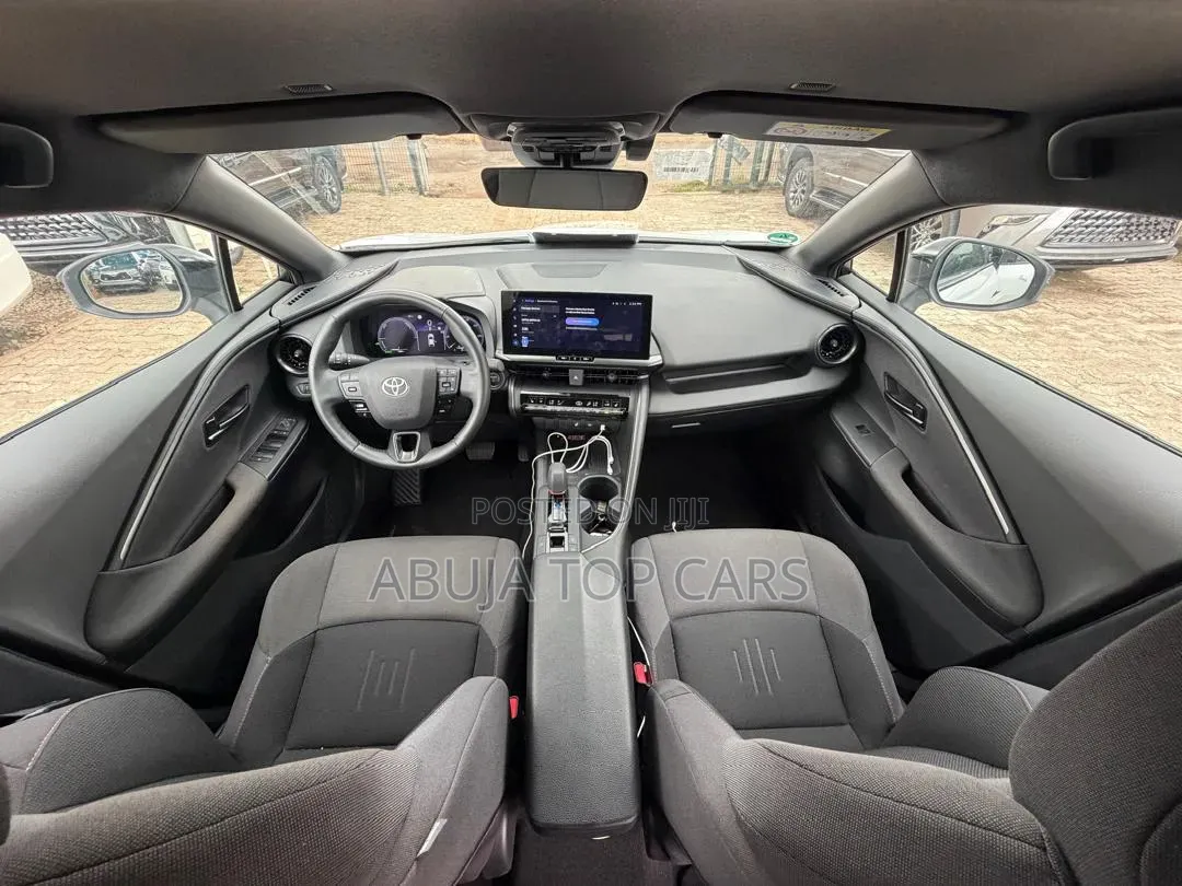 Toyota C-HR 2025 White