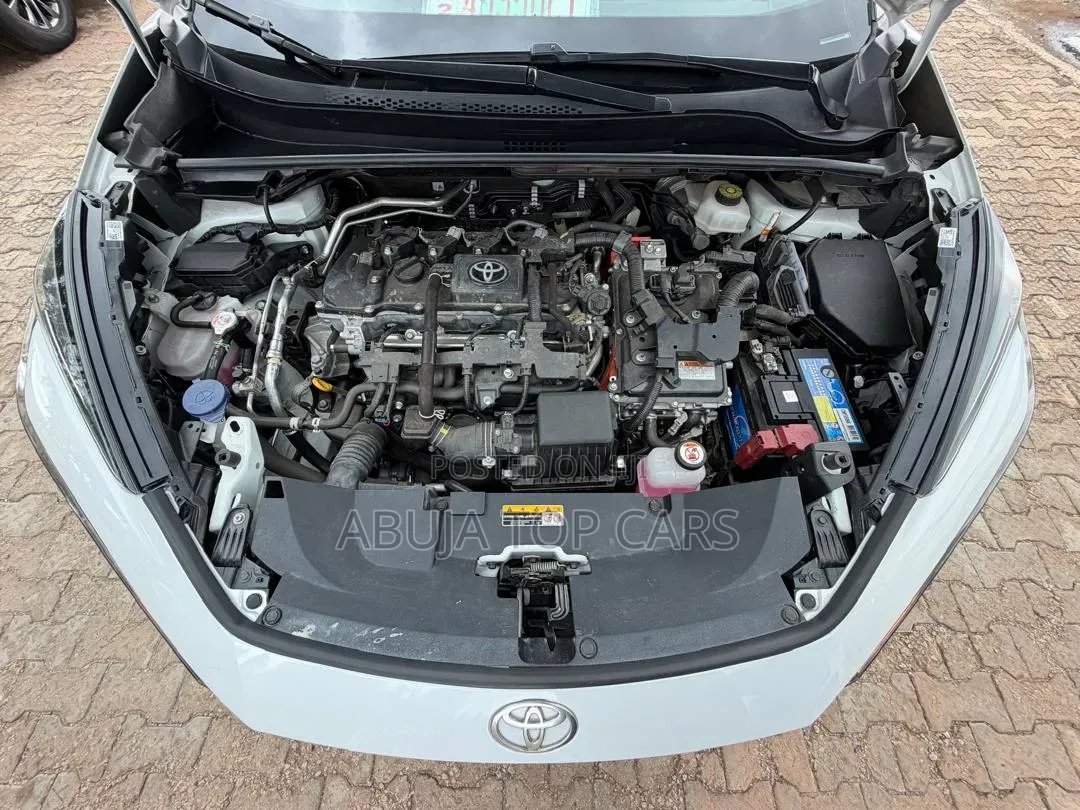 Toyota C-HR 2025 White