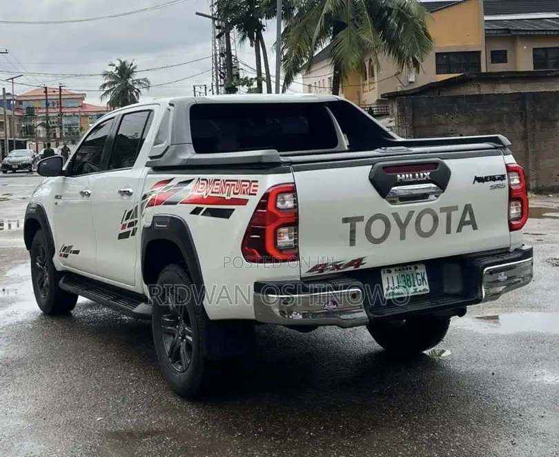 Toyota Hilux Revo Smart Cab Petrol 2.7 RWD 2021 White
