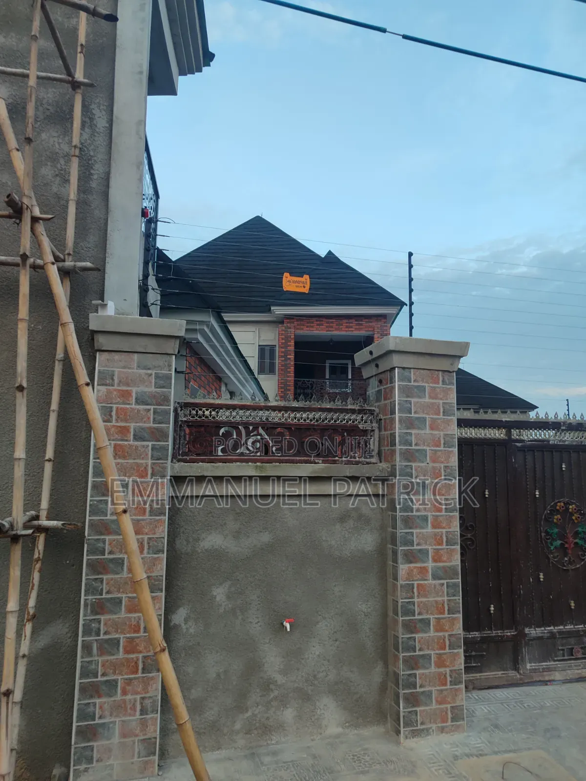 Safe High-Voltage Electric Fence Setup for Houses