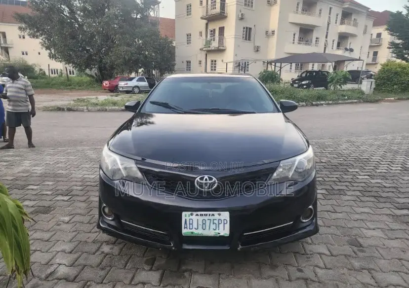 Toyota Camry SE 4dr Sedan (2.5L 4cyl 6A) 2014 Black