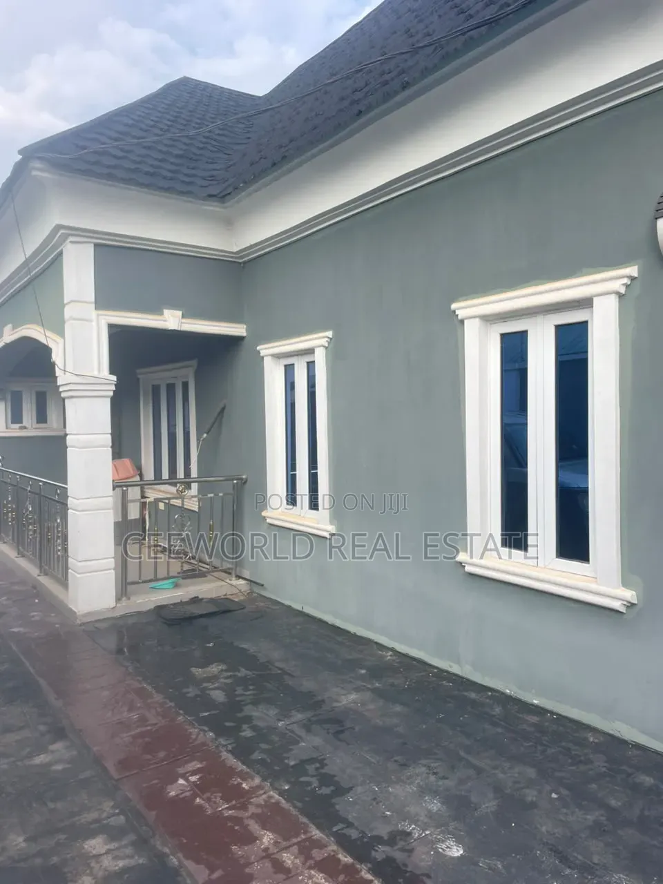4bdrm Bungalow in Oke Ibukun Estate, Akala Express for rent