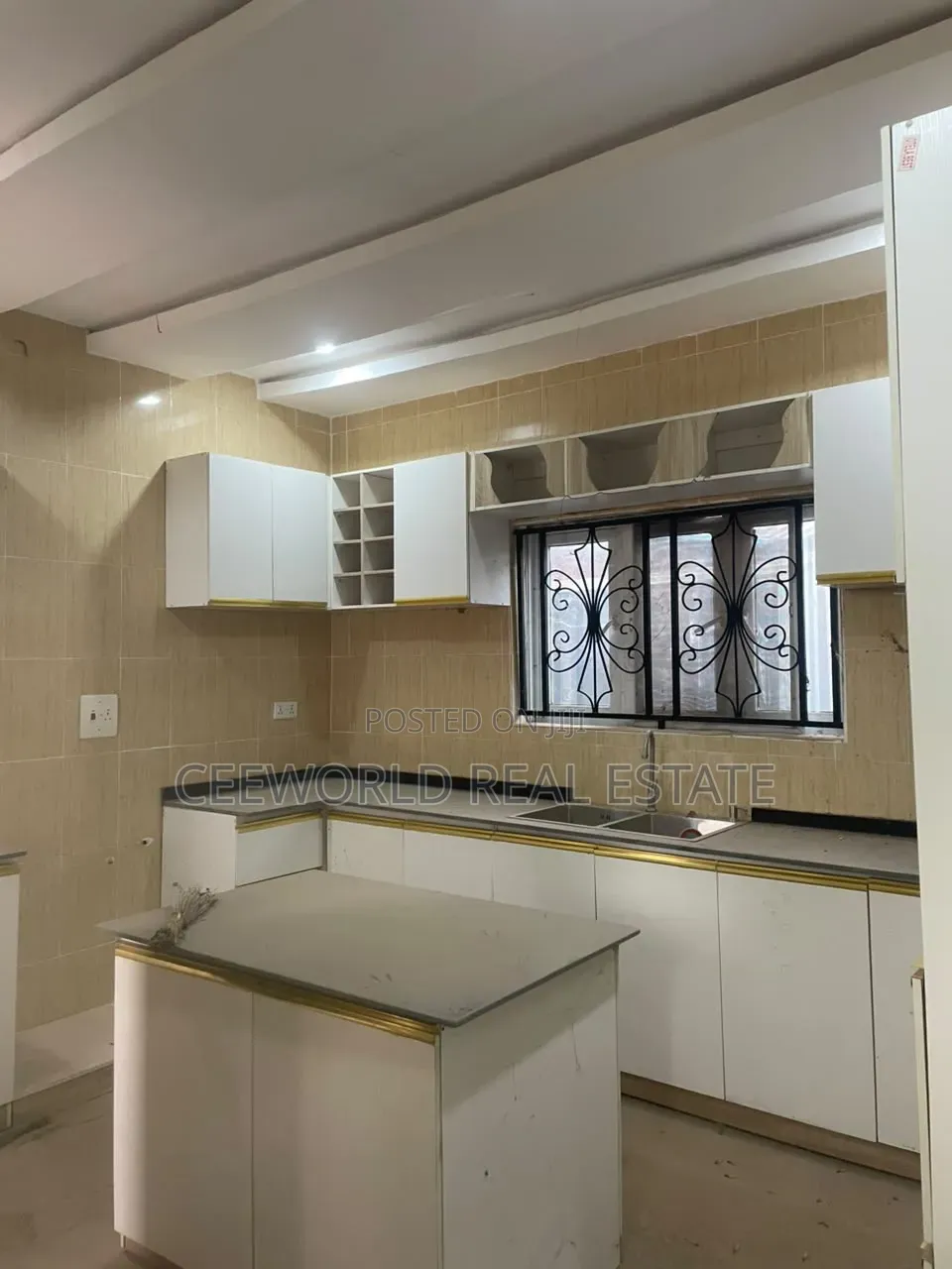 4bdrm Bungalow in Oke Ibukun Estate, Akala Express for rent