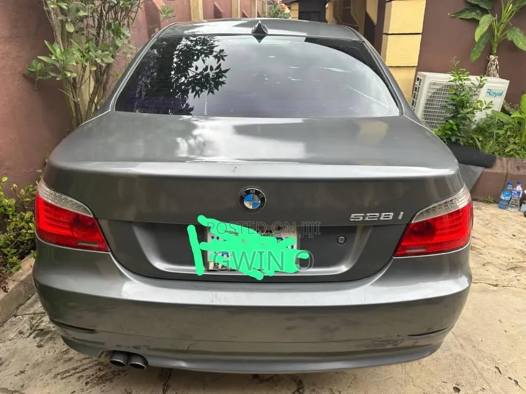 BMW 528i 2008 Gray