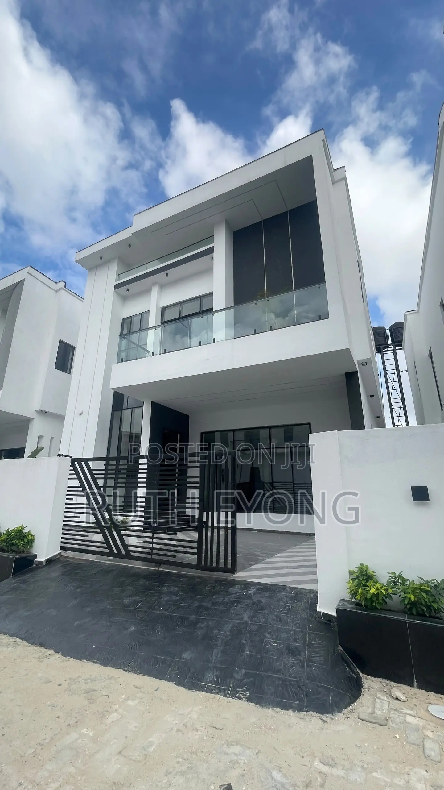 4bdrm Duplex in Captains Court , Ado / Ajah for sale