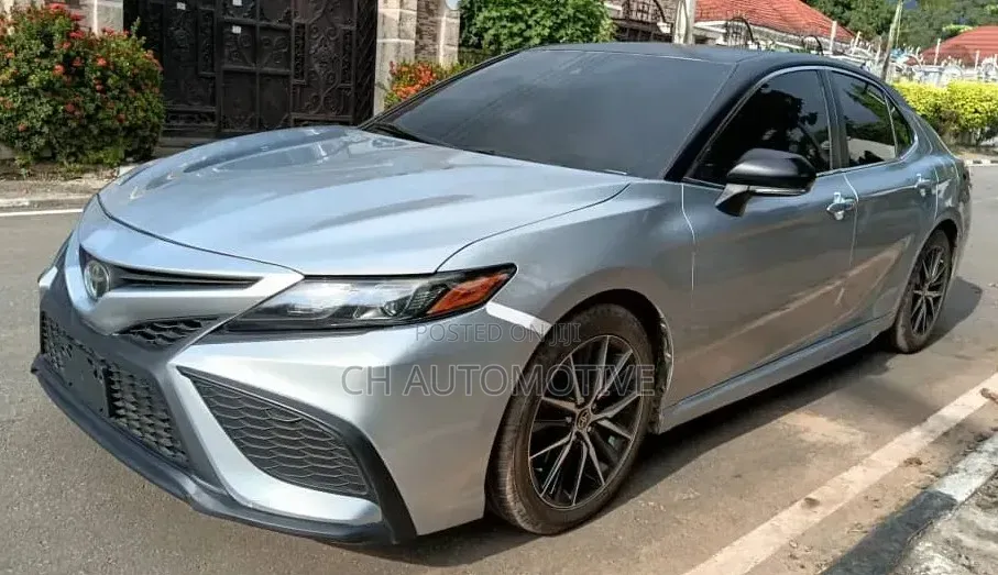 Toyota Camry SE Nightshade 2022 Silver