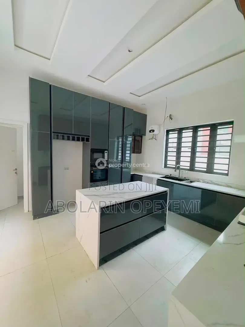 5bdrm Duplex in Gra Magodo Phase 1 for sale