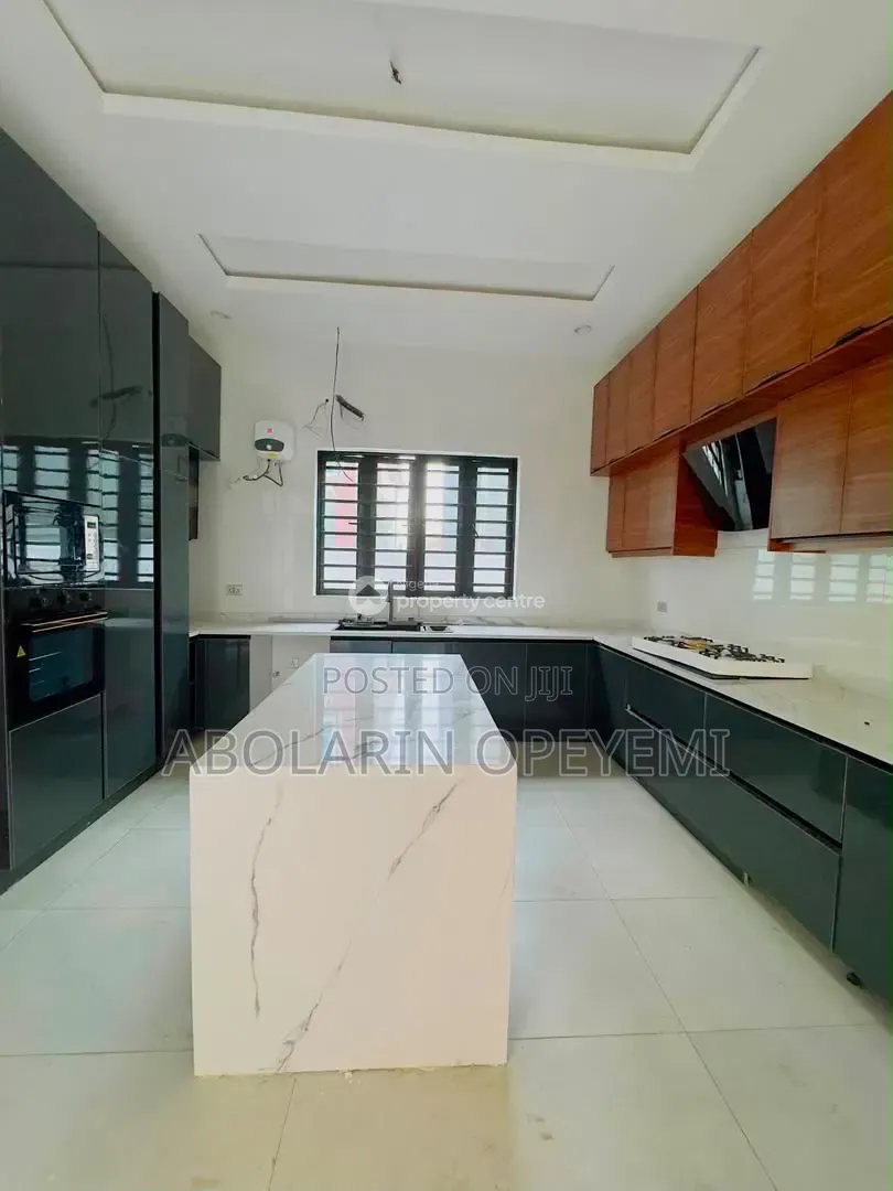 5bdrm Duplex in Gra Magodo Phase 1 for sale