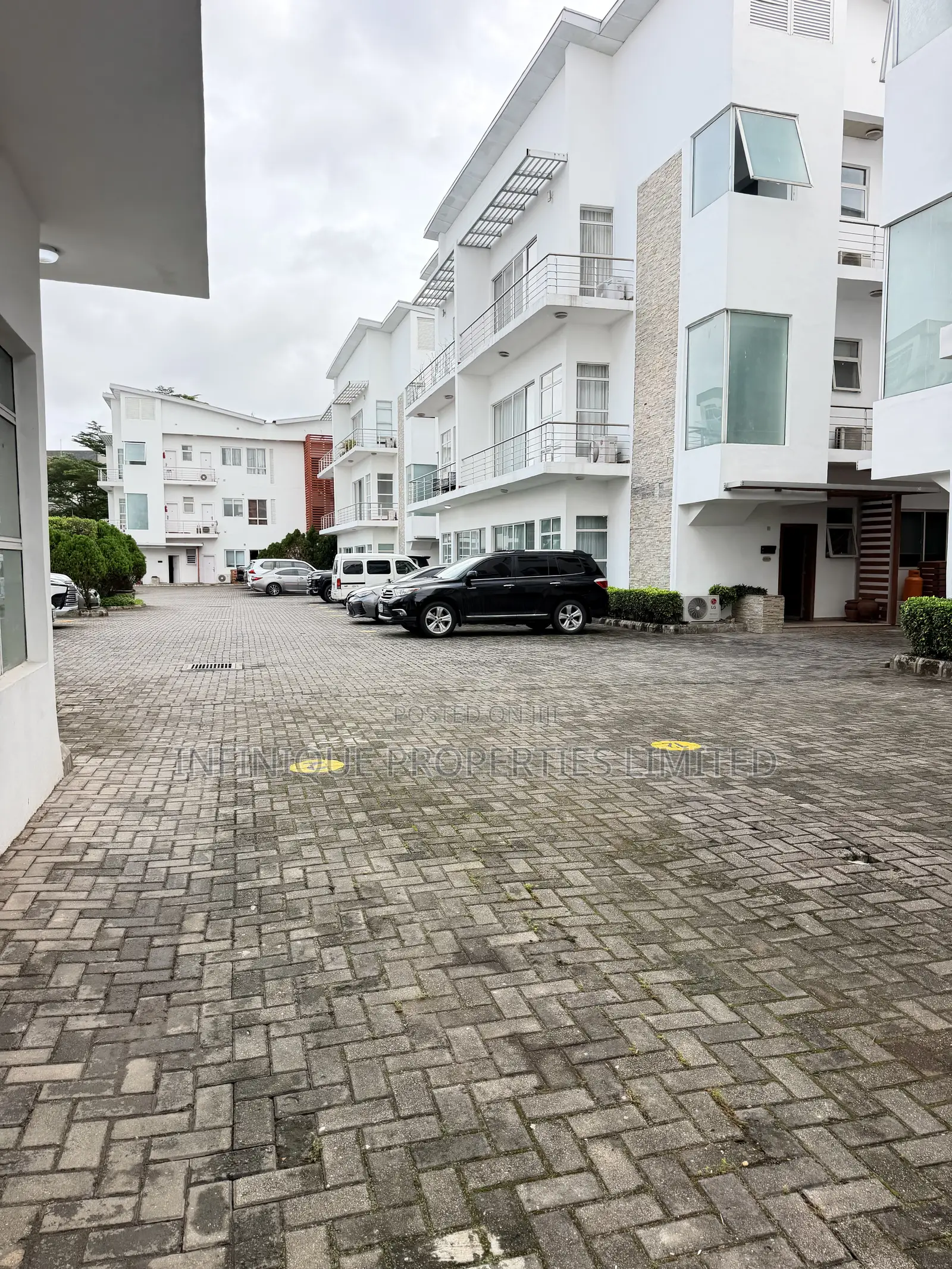 3bdrm Apartment in Banana Island for rent