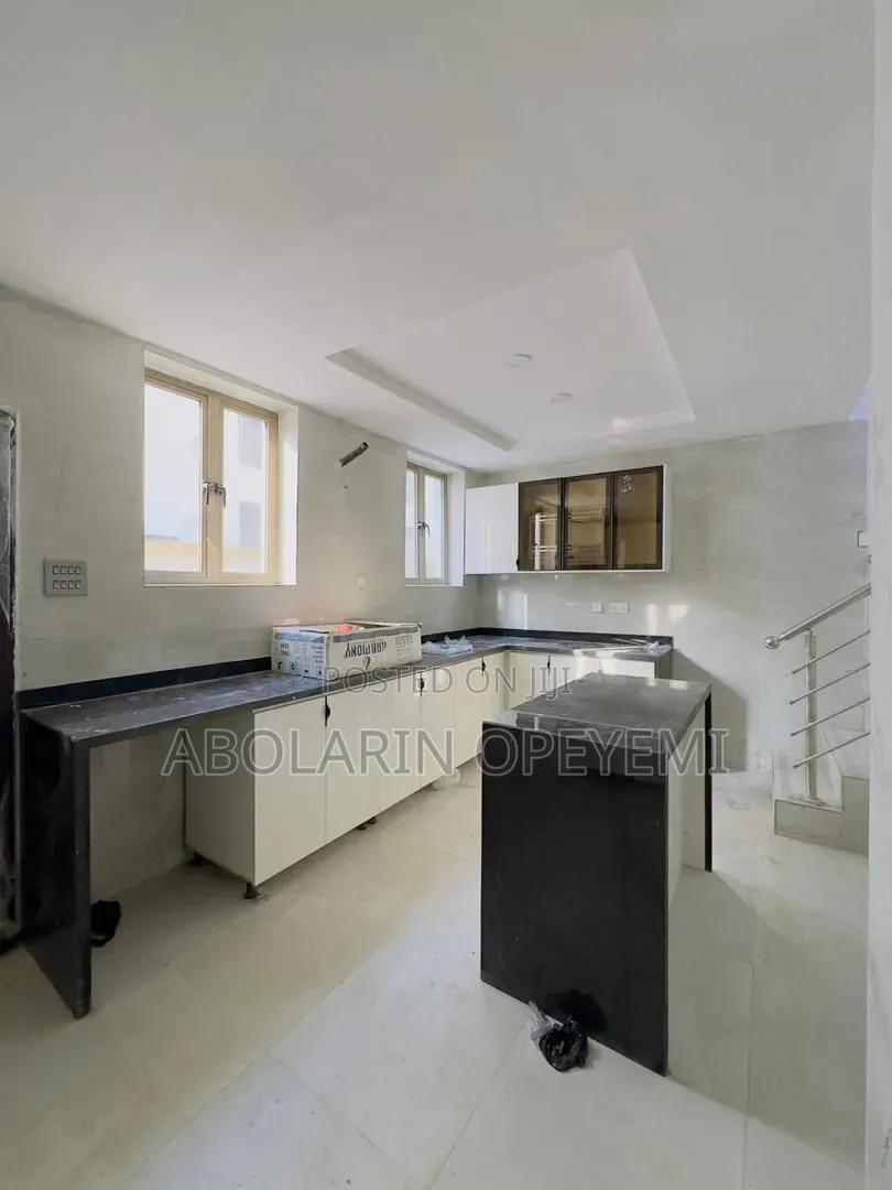 5bdrm Duplex in Magodo Gra Phase 1 for sale