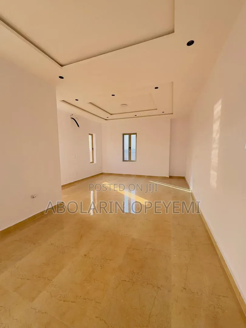 5bdrm Duplex in Magodo Gra Phase 1 for sale