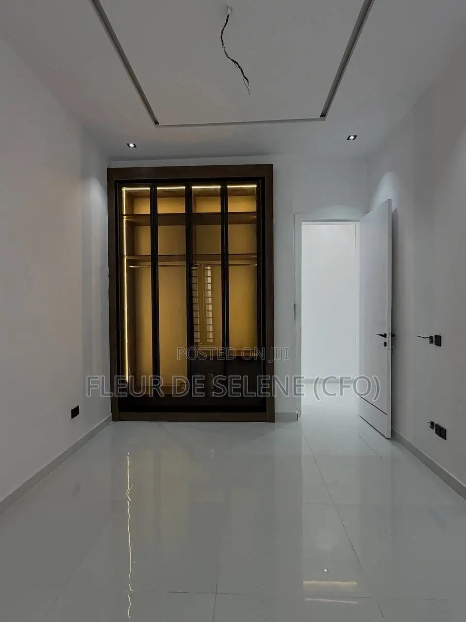 5bdrm Duplex in Megamount Estate, Ikota for sale