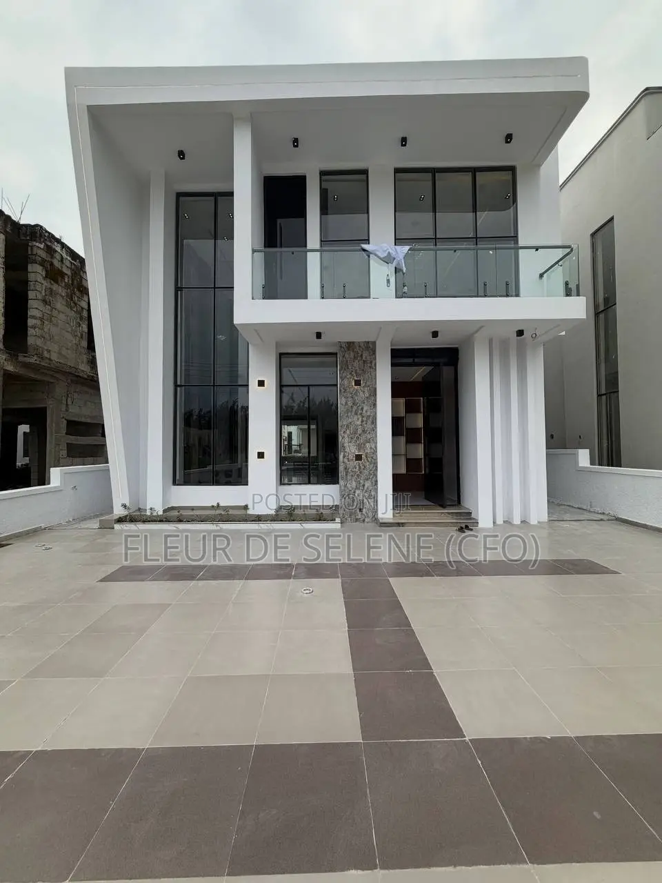 5bdrm Duplex in Megamount Estate, Ikota for sale