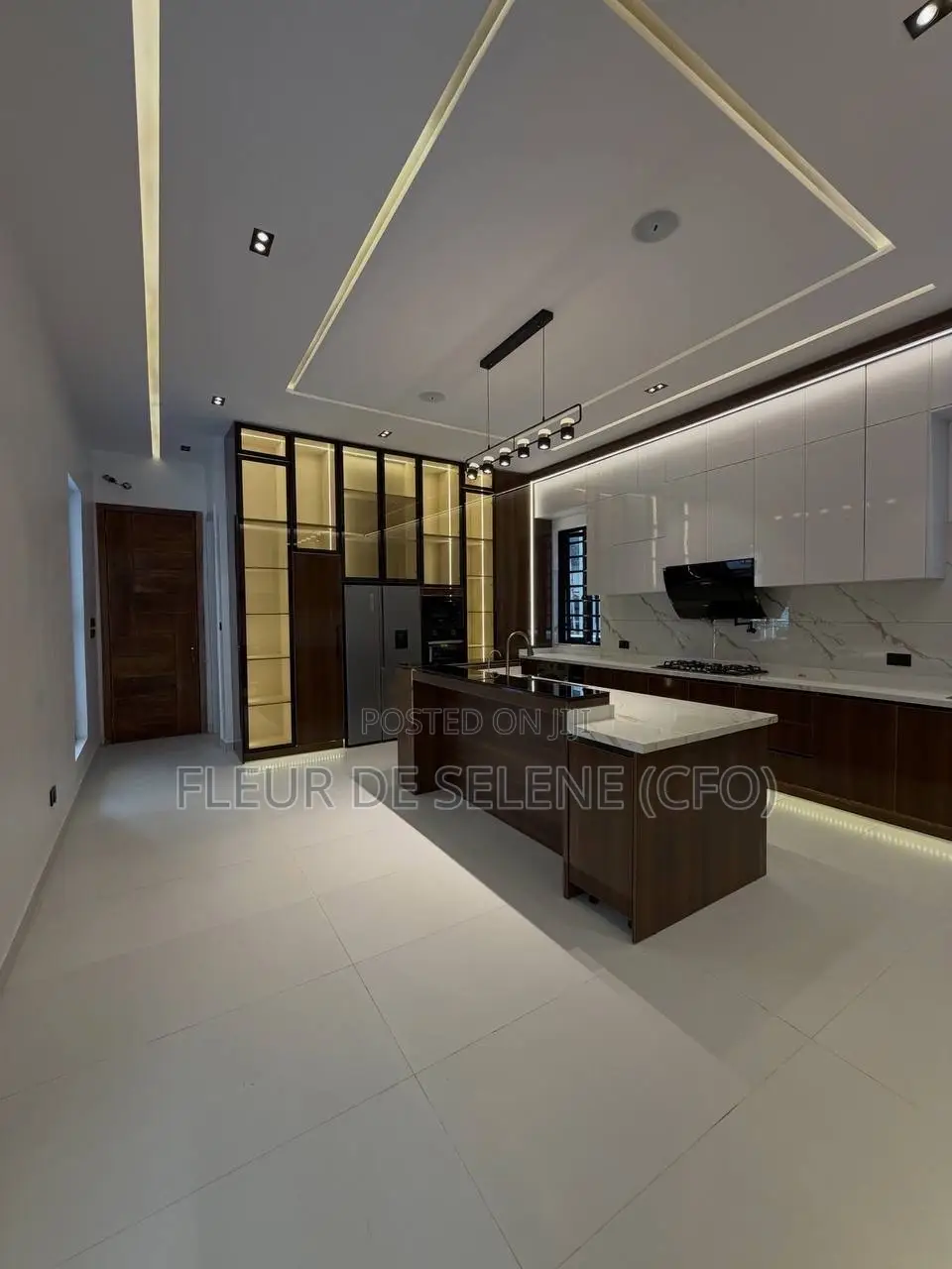 5bdrm Duplex in Megamount Estate, Ikota for sale