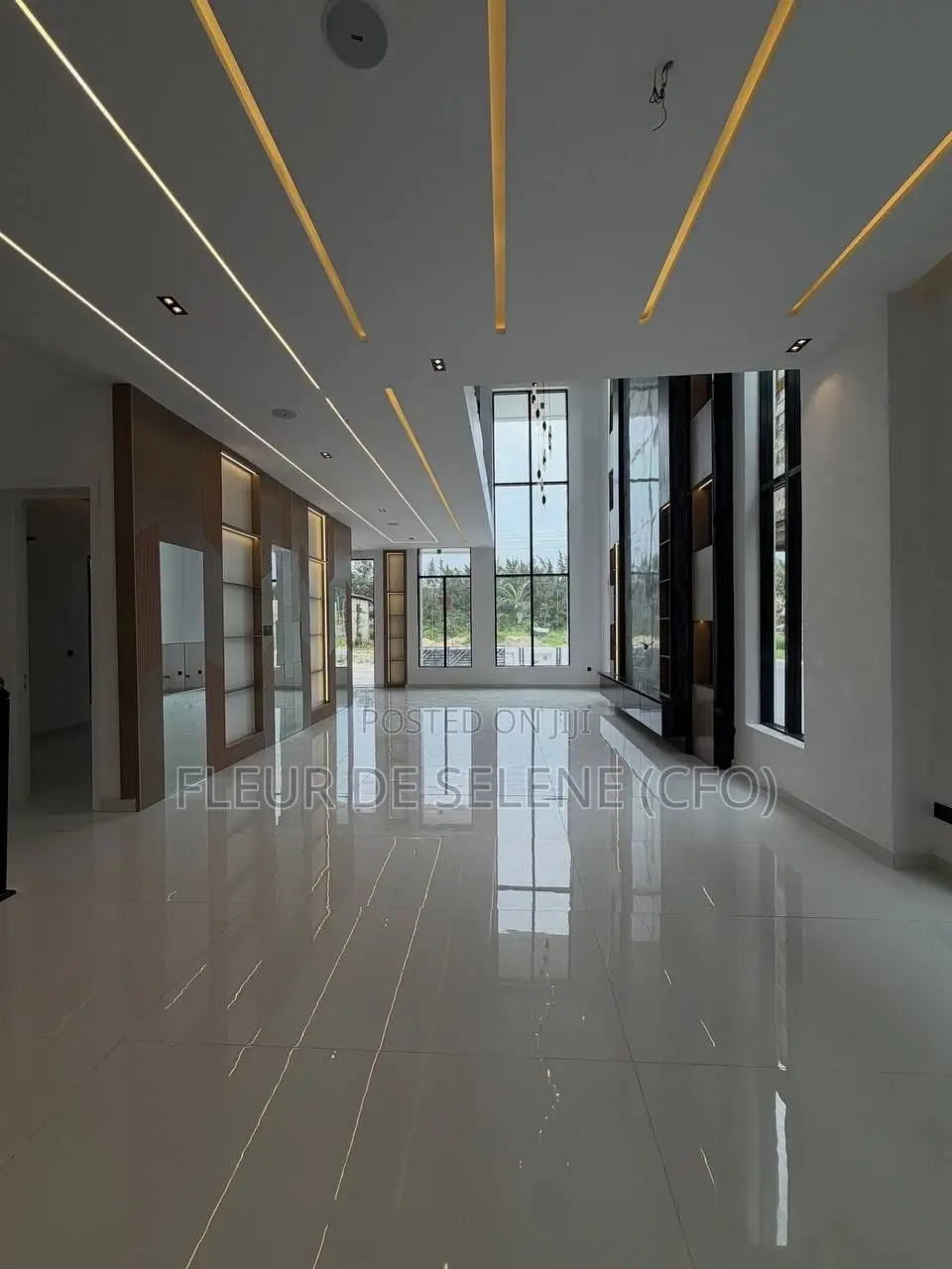 5bdrm Duplex in Megamount Estate, Ikota for sale
