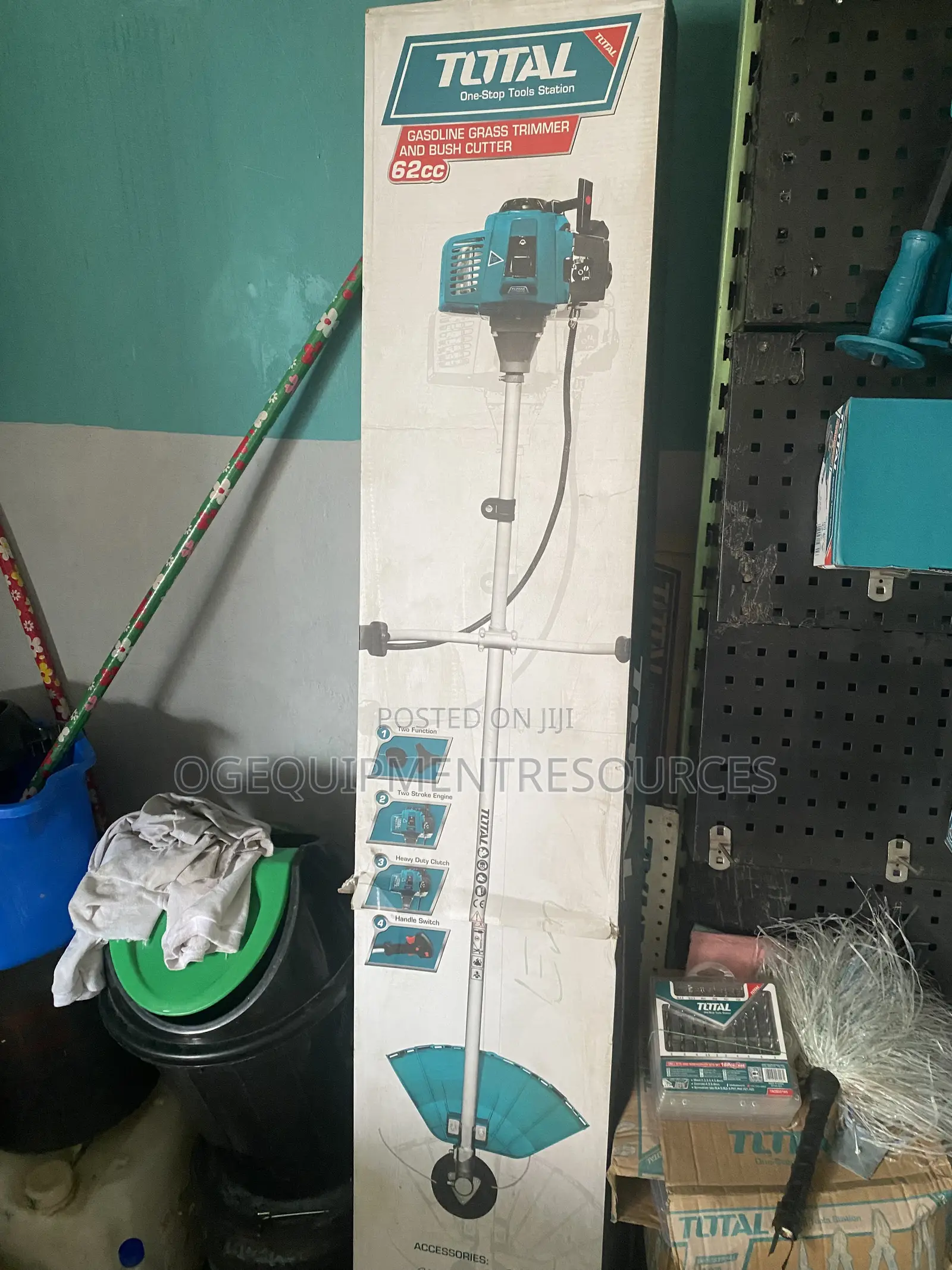 Total Gasoline Grass Trimmer and Bush Cutter (62cc)