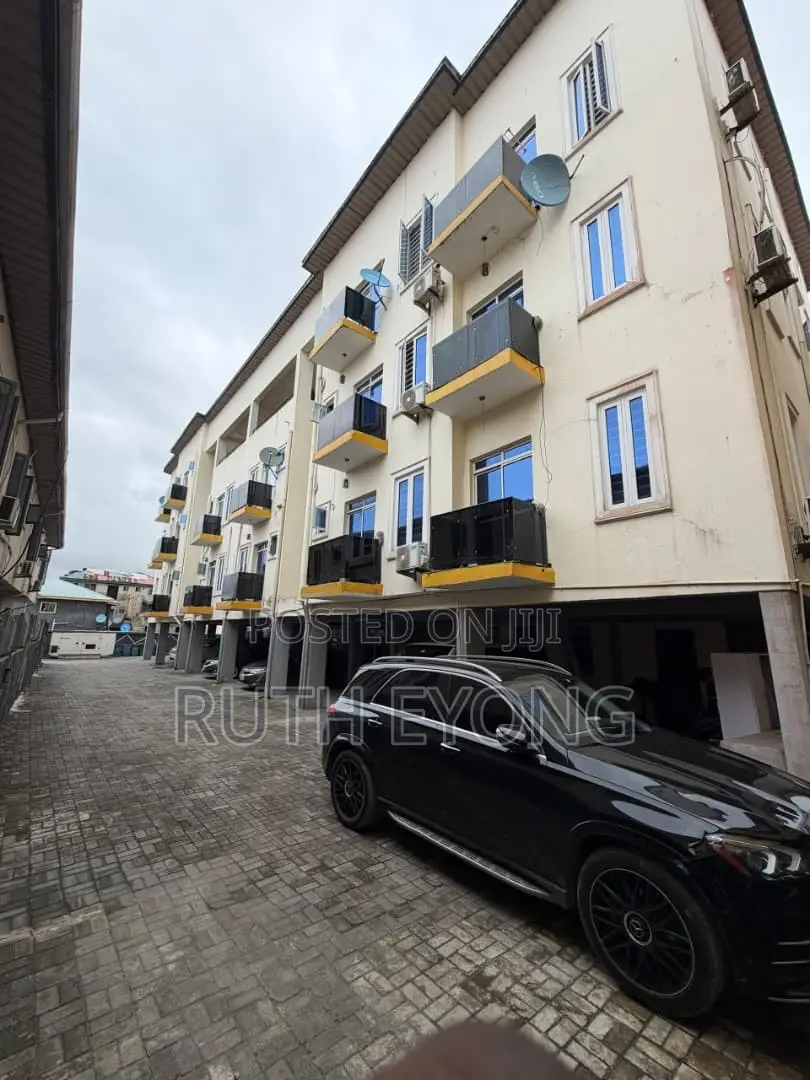 1bdrm Apartment in Alpha Beach Road., Lekki Phase 1 for rent